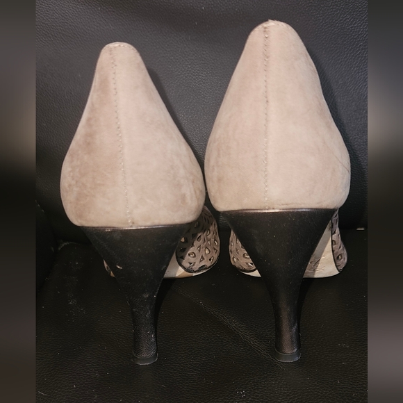 Marchez Vous by Yardley Taupe Italian Made Suede Cutout Stiletto Pumps Sz 6.5 - Picture 10 of 15